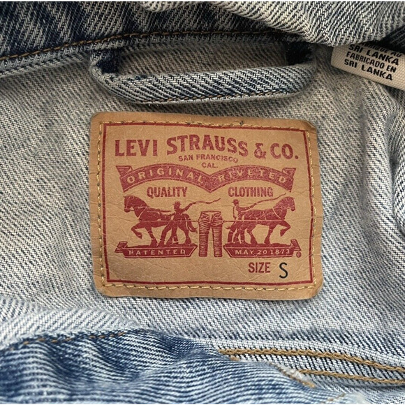 Levis Denim Jean Jacket Women Small Blue Trucker Button Up Red Tab Distressed - Picture 7 of 15
